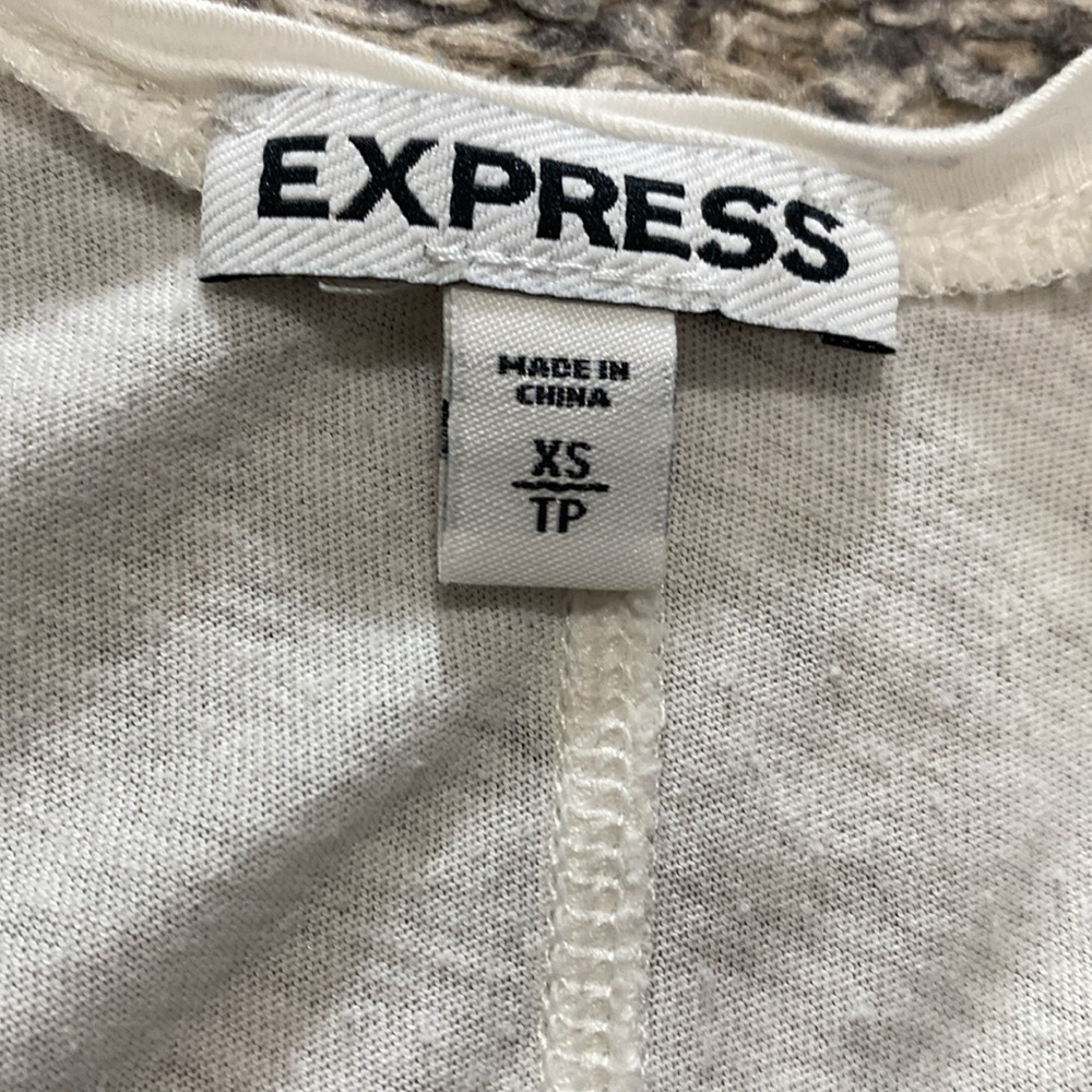 Express Tank with Sequins - Picture 4 of 5